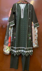 DAR'S FABRICON
KHADDAR Stitched 3Pcs Suit